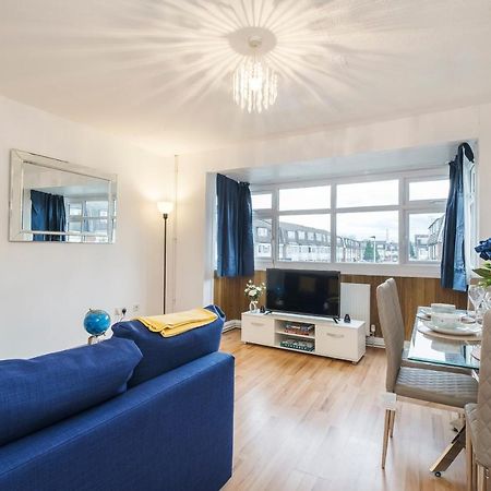 Spacious 3 Bed 1 Bath Hse W Guest Toilet W Parking Near Excel - E16 London Exterior foto
