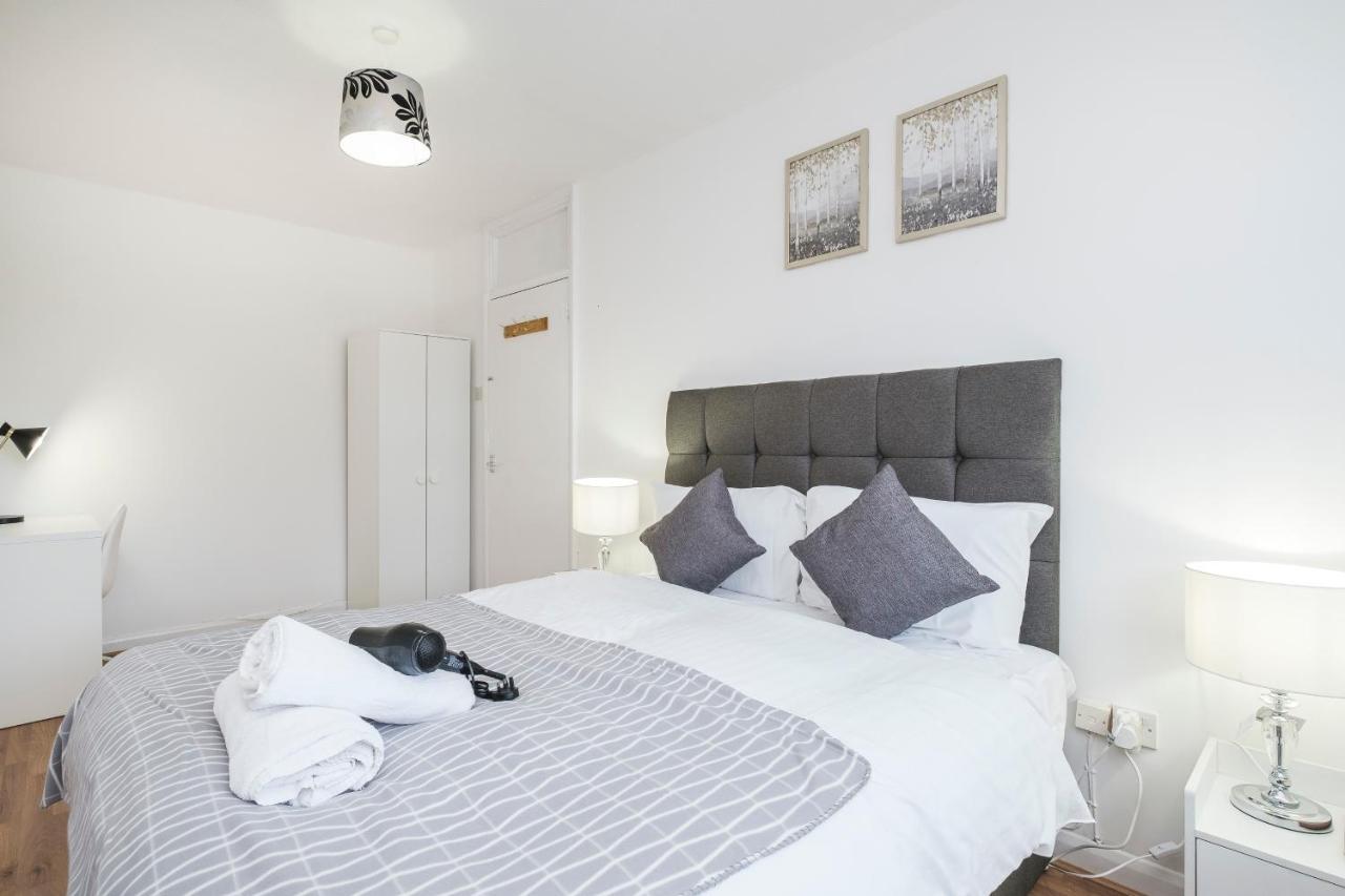 Spacious 3 Bed 1 Bath Hse W Guest Toilet W Parking Near Excel - E16 London Exterior foto
